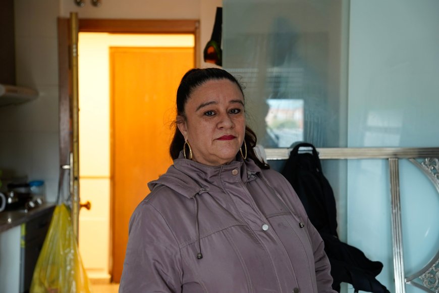 Guardias vecinales en un bloque okupado de Collado Villalba para defenderse: “Quieren dejarnos en la calle”
