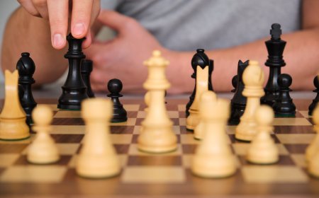 Un niño indio de tres años se convierte en el jugador de ajedrez más joven de la historia tras ser reconocido por la FIDE