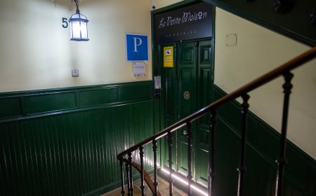 El Ayuntamiento cierra siete meses después el hostal ilegal cuyo derrumbe casi sepulta a un vecino