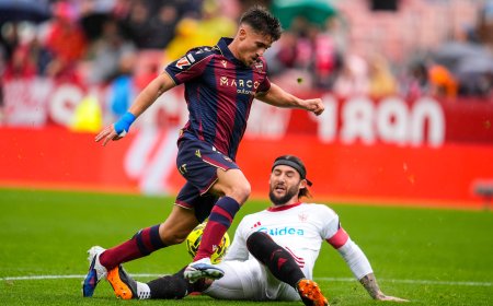 Luis Castro se estrena en el Levante con un triunfo ante un pobre Sevilla