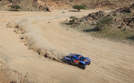 Carlos Sainz sufre y Nasser Al-Attiyah toma el mando del Dakar en el día de la emboscada de los Toyota