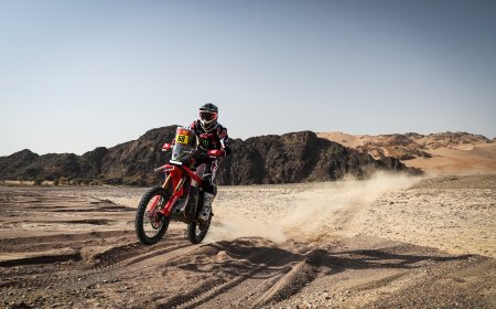 Tosha Schareina remonta en el Dakar a pesar de una aparatosa caída