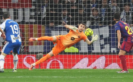 Joan García  y Unai Simón, el otro partido