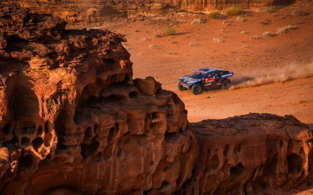 Carlos Sainz pierde la sonrisa en el Dakar tras ceder 27 minutos y después de dos días duros y sin resultados