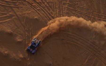 Sainz salva por los pelos la etapa maratón del Dakar y Schareina pierde el liderato y 12 minutos tras una sanción