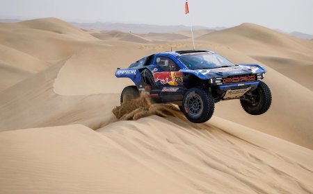 Etapa 10 del Dakar | Nani Roma cede el liderato y Carlos Sainz y Daniel Sanders pierden la carrera en las dunas