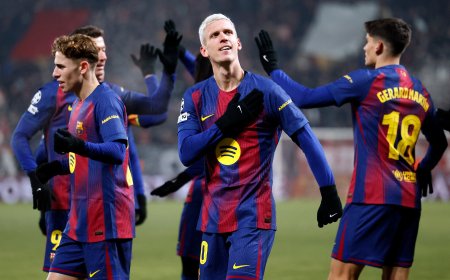 Flick reorganiza la defensa, mientras espera por Dani Olmo para reemplazar a Pedri