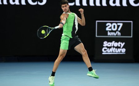 Alcaraz - De Miñaur en el Open de Australia en directo | De Miñaur reacciona e iguala el primer set