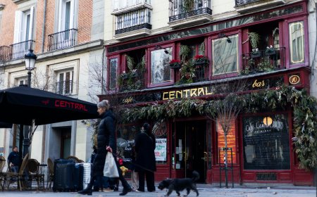 El Café Central baraja aterrizar en el Ateneo de Madrid como su nuevo domicilio entre varias propuestas