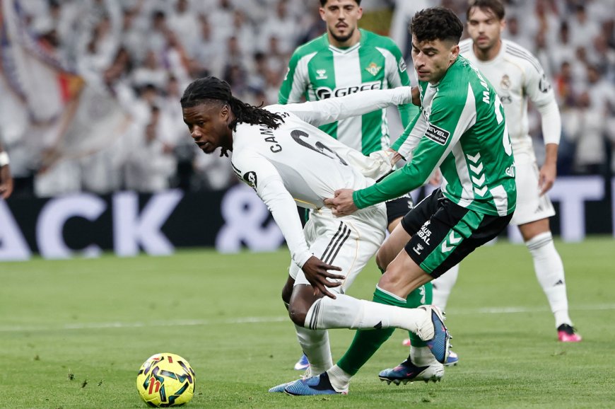 Real Madrid - Real Betis en directo | Cucho Hernández recorta distancias para el equipo verdiblanco