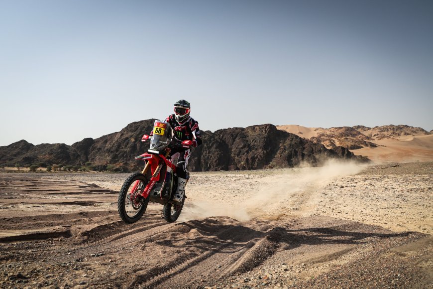Tosha Schareina remonta en el Dakar a pesar de una aparatosa caída