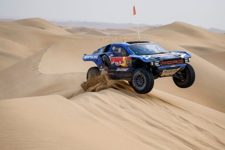 Etapa 10 del Dakar | Nani Roma cede el liderato y Carlos Sainz y Daniel Sanders pierden la carrera en las dunas