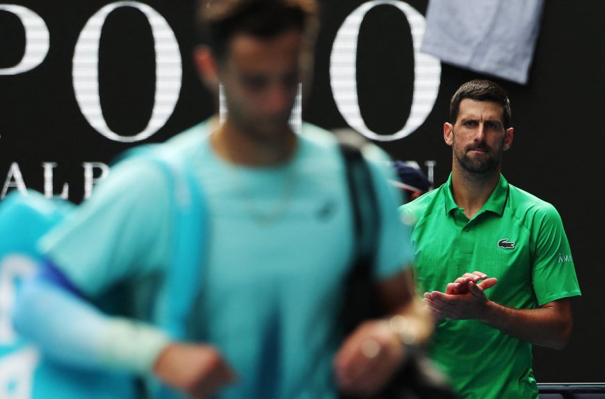 La desgracia de Musetti salva a Djokovic, ante el muro de Sinner: “Ya estaba yéndome a casa...”