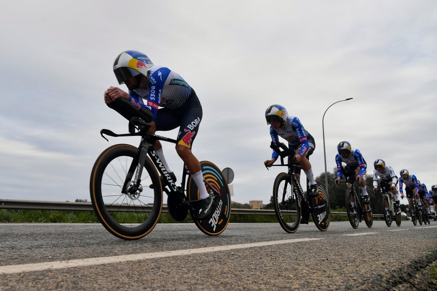 El Movistar tutea a Remco y a su Red Bull en la contrarreloj de Mallorca