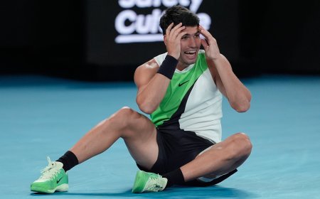 Alcaraz - Djokovic, en directo | El serbio, al español: “Lo que has logrado es histórico y legendario, felicidades”