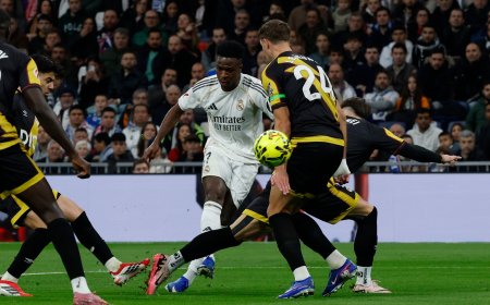 Real Madrid - Rayo Vallecano en directo | Los blancos ganan al descanso gracias al gol de Vinicius