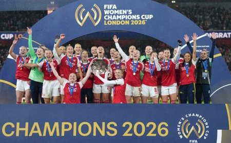 El Arsenal eleva la primera Copa de Campeones Femenina de la FIFA y se embolsa un premio récord de casi dos millones de euros