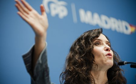 Ayuso acusa al Gobierno de Sánchez de buscar inmigrantes pobres con fines electorales “para vivir de la pancarta y la subvención”