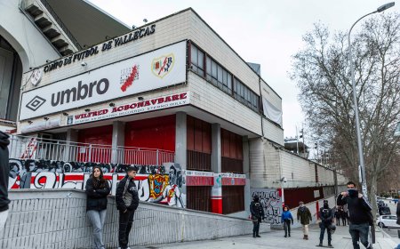 El abandono de Vallecas pasa factura a la Liga, obligada a suspender el Rayo-Oviedo para “preservar la integridad física de los futbolistas”