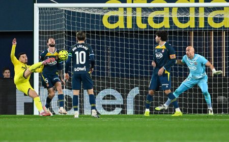 El Villarreal golea y castiga a un Espanyol que se vino abajo tras un inicio esperanzador
