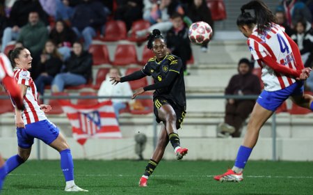 El Atlético se queda al borde de la eliminación en la Champions al caer goleado ante el United
