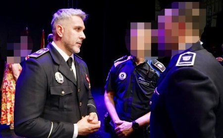 La alcaldesa de Alcalá de Henares se niega a cesar al comisario jefe de la Policía local, denunciado por dos mujeres por violencia de género