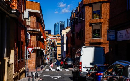 Bravo Murillo, la calle de Madrid construida como un experimento social con una acera pobre y otra rica… que salta a la vista