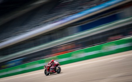 La nueva era de MotoGP busca ampliar su base de aficionados con la epopeya de Márquez: “Cuesta imaginar qué piloto puede ser más fuerte que él”