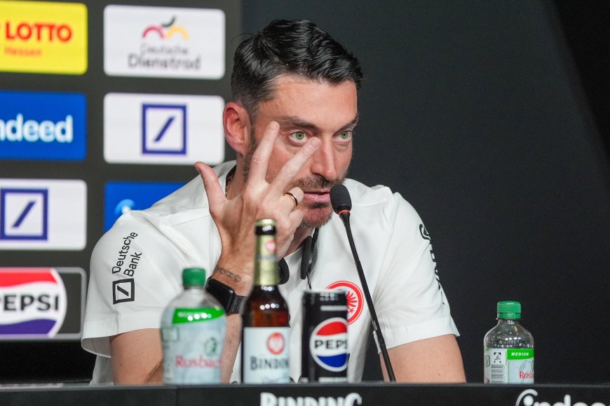 Albert Riera se presenta como entrenador del Eintracht: “¡No quiero jugadores que se quiten responsabilidades dando pases atrás!”