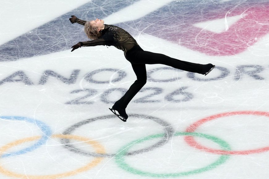 El patinador Ilia Malinin, aun a medio gas, salva el oro para EE UU