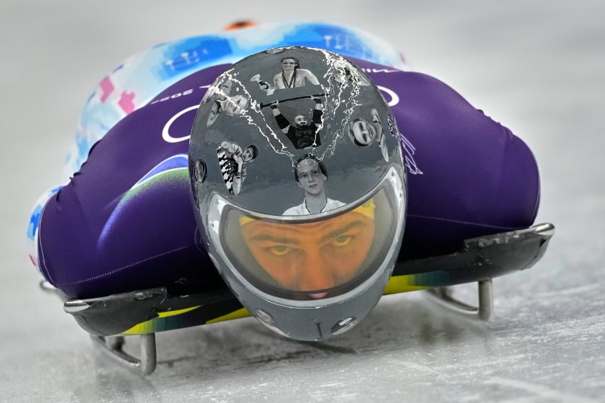 El COI prohíbe al abanderado de Ucrania en los Juegos Olímpicos de invierno el uso de un casco que muestra imágenes de atletas fallecidos en la guerra