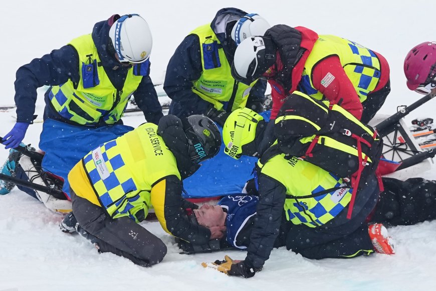 El vigente campeón del mundo de esquí ‘freestyle’, Finley Melville Ives, es evacuado de emergencia en Livigno tras una brutal caída