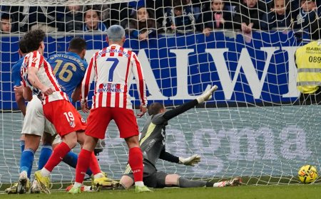 Oblak salva al Atlético y Julián le asegura los tres puntos