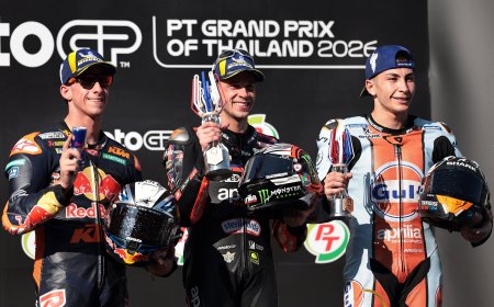 Bezzecchi gana el GP de Tailandia, Márquez abandona y Acosta lidera el Mundial