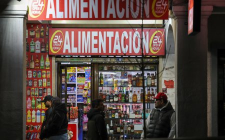 Vallecas es una barra abierta para el negocio de las licorerías nocturnas