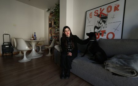 Llevaba 48 días disfrutando de su nuevo piso, la policía la confundió con una okupa y durmió en el calabozo