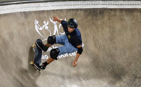 Egoitz Bijueska, campeón del mundo de skateboarding con 15 años