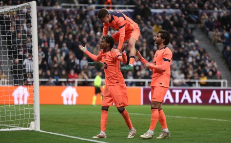 El Barça sobrevive en Newcastle con un gol de penalti de Lamine en el 96