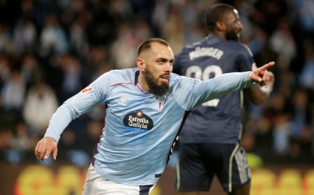 Borja Iglesias, protagonista de ‘L’Equipe’, que le define como “un ovni del fútbol con las uñas pintadas”