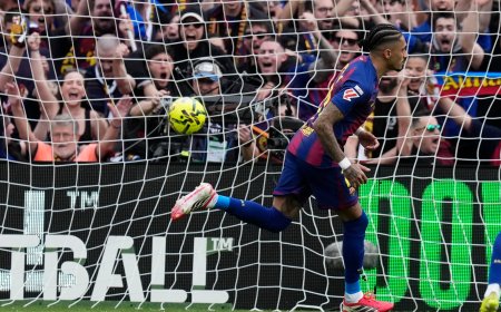 Barcelona - Sevilla en directo | Olmo hace el tercero antes del descanso
