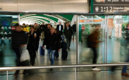 Miércoles de retrasos en la media y larga distancia desde y hacia Madrid: “Coger el tren me genera mucho estrés”