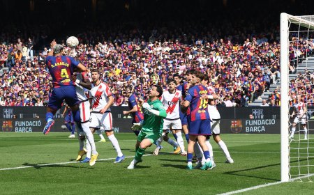 Barcelona - Rayo en directo | El Barça gana al descanso con un gol de Araujo