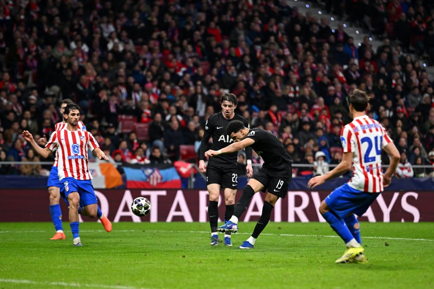Kinsky, portero del Tottenham, deja pasar al Atlético
