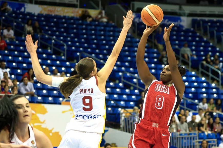 España tutea a Estados Unidos, pero cae por 70-84 ante el equipo invencible