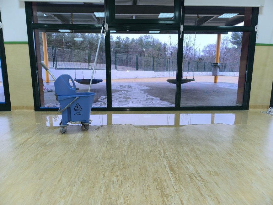 Los profesores de Infantil en Madrid denuncian la precariedad laboral y de las escuelas: “Preferiría llevar a mi hijo a jugar a un descampado”