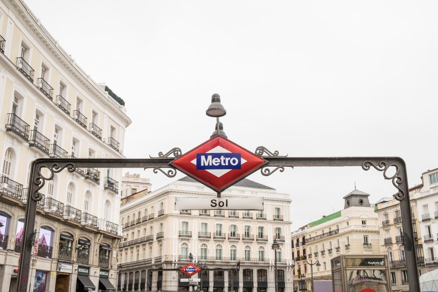 Metro refuerza en Semana Santa las líneas que pasan por el centro de Madrid y cerrará la estación de Sol el viernes