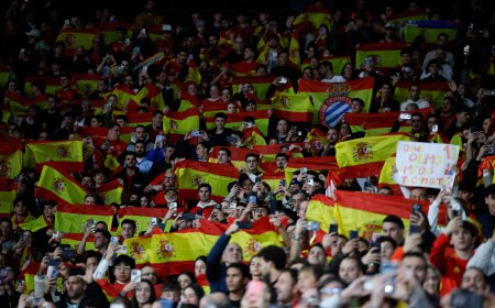 El racismo en el fútbol vuelve a avergonzar a España por los cánticos de “Musulmán el que no bote” en Cornellà