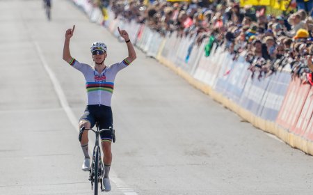 Tadej Pogacar consigue su tercer Tour de Flandes doblegando la resistencia de Mathieu van der Poel
