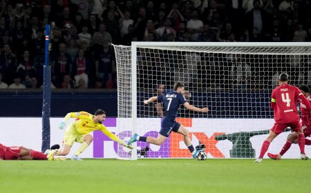 Kvaratskhelia pone al Liverpool contra las cuerdas