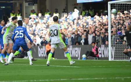 El Manchester City se aferra a la Premier y golea al Chelsea en Stamford Bridge